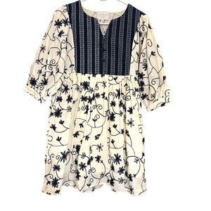 New Hayden Size Small Dress with embroidered flowers covering the dress